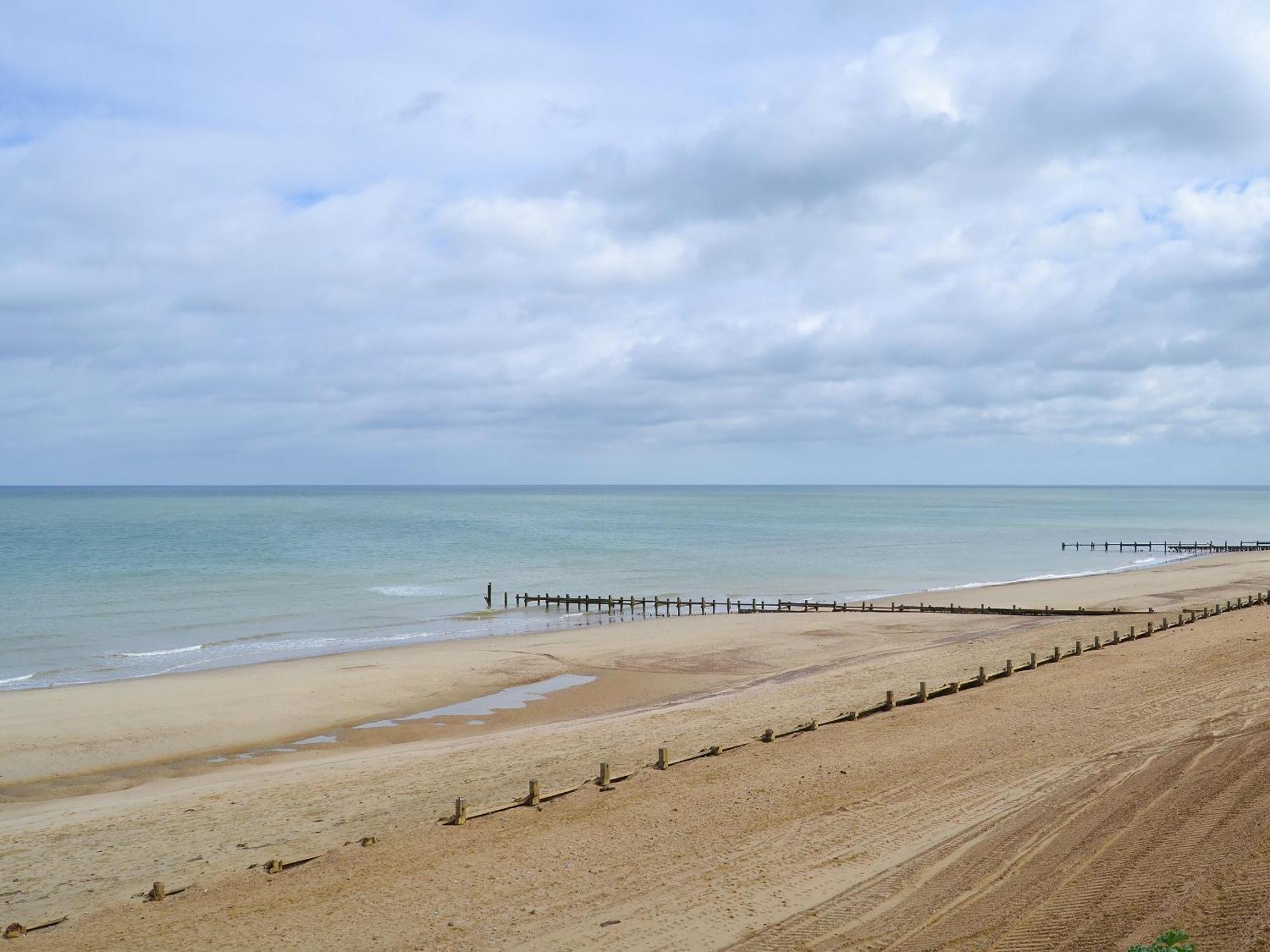 Rosemarys Sea View Villa Bacton  ภายนอก รูปภาพ